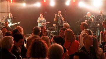 Die Partyband &quot;Prime-Time&quot; sorgte in der Nacht zum Sonntag für  eine &...