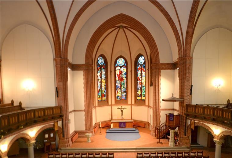 Bremerhaven: Pauluskirche muss erst mal schließen Die Pauluskirche in der Hafenstraße 124: Die neugotische Wandpfeilerkirche wurde ab 1902 erbaut und in den fünfziger Jahren wiederhergestellt. Sie ist nicht nur wegen der farbenfrohen Altarfenster, grün glasierten Backsteine und Buntglasfenster im Giebel ein Schmuckstück.