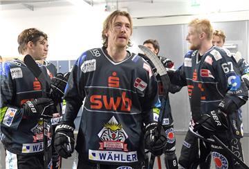 Die Pinguins bangen um den Einsatz von Verteidiger Reid McNeill (Mitte).
