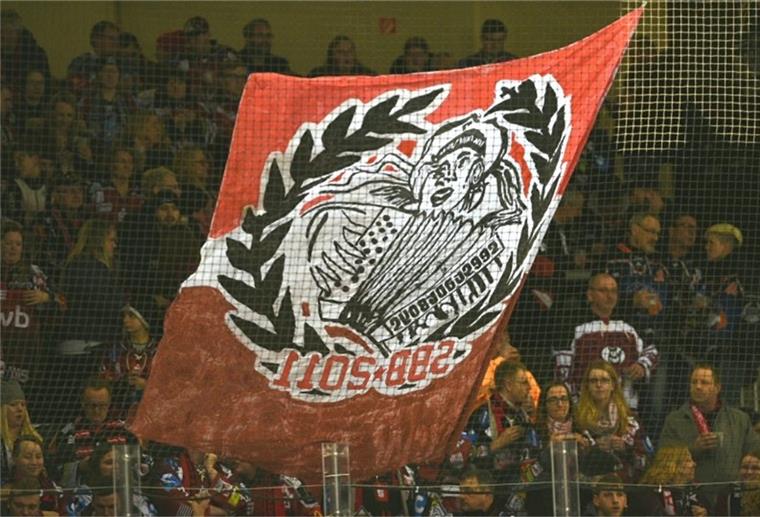 So können Pinguins-Fans in Straubing dabeisein Die Pinguins-Fans wollen ihre Mannschaft auch bei den Auswärtsspielen in Straubing anfeuern.