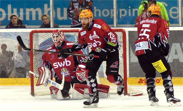 Die Pinguins konzentrieren sich mit Jerry Kuhn, Kevin Lavallée und Mike Moore auf die Abwehrarbeit. Gegen Berlin und Düsseldorf können sie am Wochenende den Playoff-Einzug perfekt machen