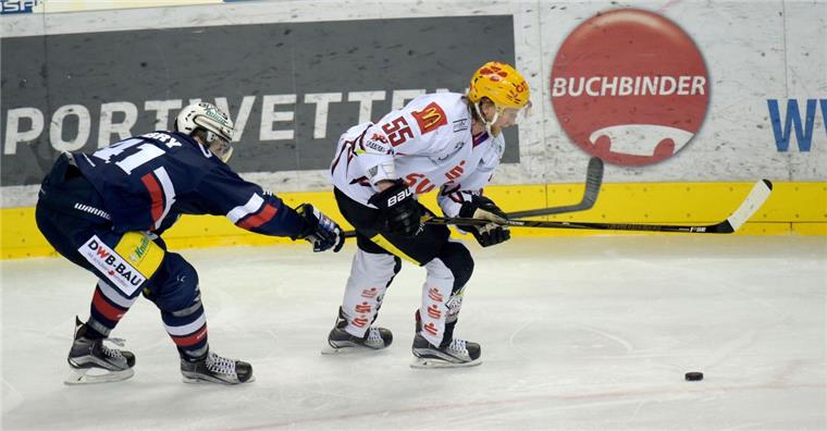 Nicht gegebener Penalty als Knackpunkt im Berlin-Spiel Die Pinguins waren mit den Schiedsrichterleistungen nicht zufrieden.