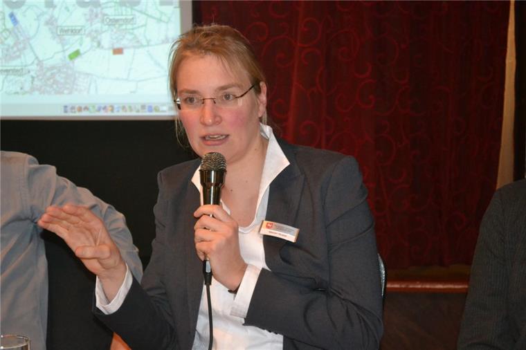 Neuer Schwung für Küstenautobahn Die Planerin der Küstenautobahn A 20, Maren Quast, bei einer Veranstaltung in Lunestedt. Foto Hansen