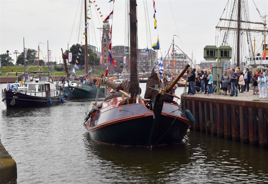 Die Plattbodenschiffe kommen nach Bremerhaven. Foto: Scheschonka