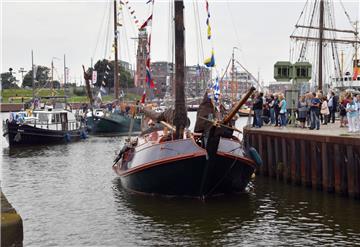 Die Plattbodenschiffe kommen nach Bremerhaven. Foto: Scheschonka