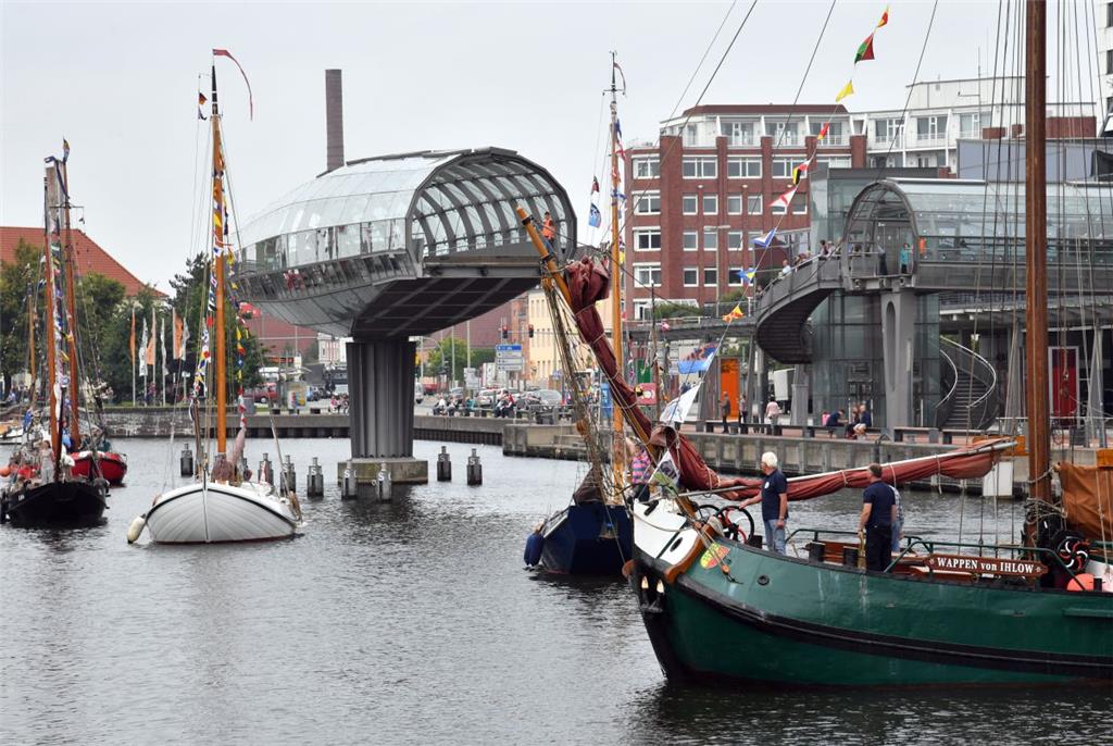 Die Plattbodenschiffe kommen nach Bremerhaven. Foto: Scheschonka