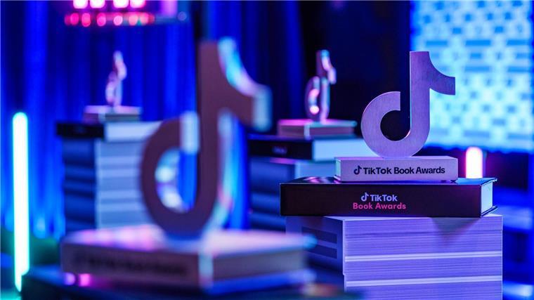 Romantik und Fantasy auf Booktok beliebt Die Plattform Tiktok verleiht die „Tiktok Book Awards“ an die beliebtesten und erfolgreichsten Autoren. (Archivbild)