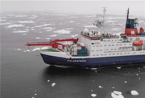 Die „Polarstern“ fährt wieder zurück zu ihrer Eisscholle in der Arktis, mit der sie weiter treiben wird.
