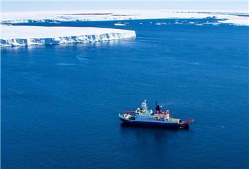 "Polarstern. Forschungseisbrecher. Schiff. Ostantarktis