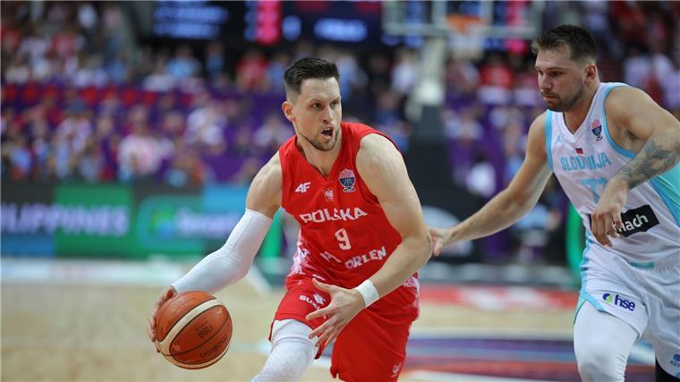 Die Polen brachten Luka Doncic (r) in Bedrängnis.