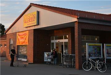 Die Politik ebnet den Weg für den Neubau des Netto-Marktes an der Rudolf-Kinau-Straße in Burhave. Der jetzige Bau (Bild) soll dann abgerissen werden.