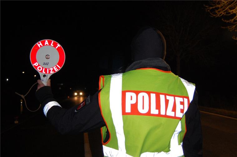 Brake: Polizei kontrolliert 333 Fahrzeuge und 476 Personen Die Polizei Brake hatte auf den Bundesstraßen 212 und 211 Sonderkontrollen organisiert.