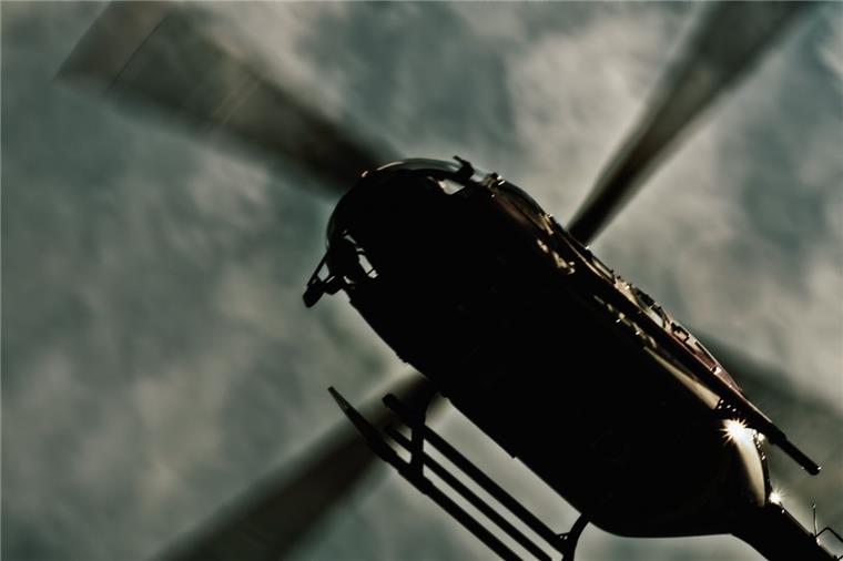 Polizeihubschrauber kreist über Brake Die Polizei Brake sucht mit einem Helikopter nach einer vermissten Person.