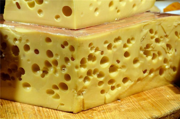 Bremen: Hungriger Dieb will 35 Packungen Käse klauen Die Polizei Bremen hat einen Käsedieb geschnappt.