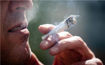 Die Polizei Bremen hat einen unbelehrbaren Autofahrer aus dem Verkehr gezogen, der zuvor Cannabis konsumiert hatte. 
