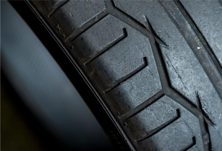 Radmuttern am Auto gelockert Die Polizei Bremerhaven sucht nach Fällen, in denen an Fahrzeugen im Stadtgebiet Radmuttern gelöst wurden. Symbolbild