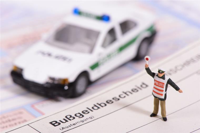 #isso: Warum die verstärkten Verkehrskontrollen allen wehtun Die Polizei Bremerhaven will im Straßenverkehr härter durchgreifen. Das kostet Ressourcen - die anders wo fehlen. Aber um das verantwortungslose Verhalten mancher Verkehrsteilnehmer zu bestrafen, ist das notwendig.