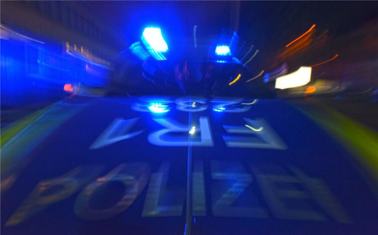 Die Polizei Cuxhaven fahndet nach drei jungen Räubern.