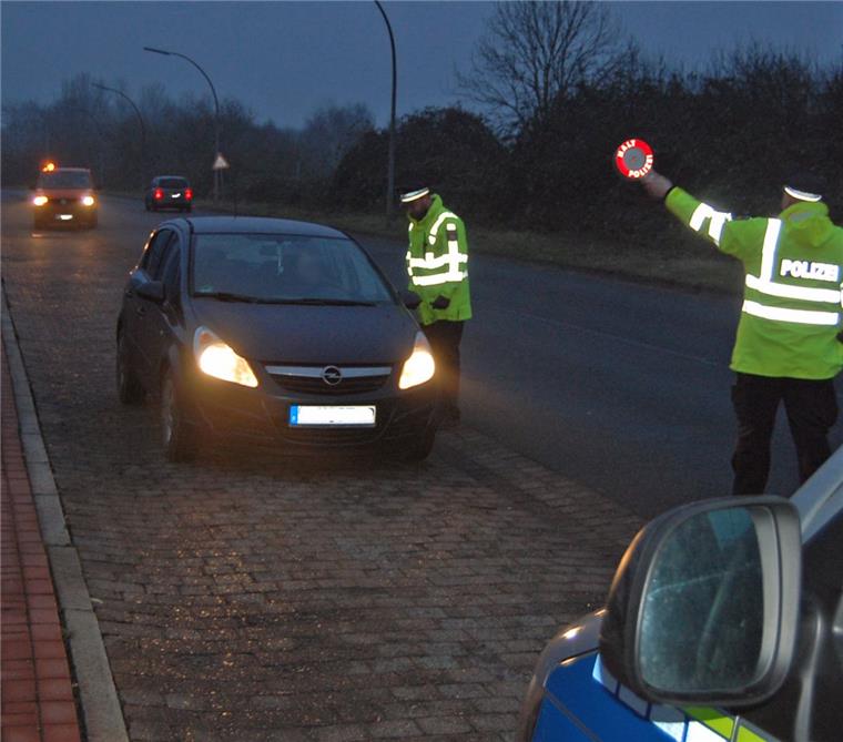 Die Polizei Cuxhaven hat in der vergangenen Woche fast 400 Fahrzeuge kontrolliert.