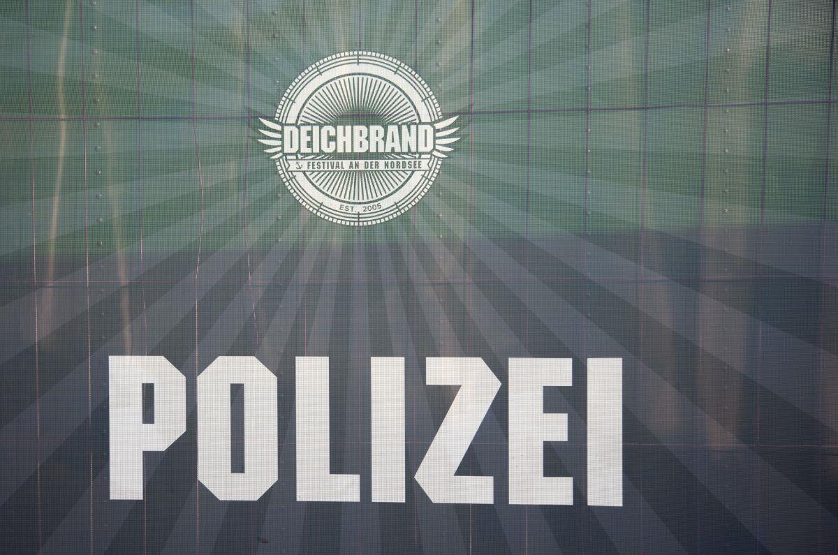 Deichbrand: Polizei twittert für Festival-Besucher Die Polizei Cuxhaven richtet gemeinsam mit der Polizei Oldenburg ein Social-Media-Team für das Deichbrand ein.