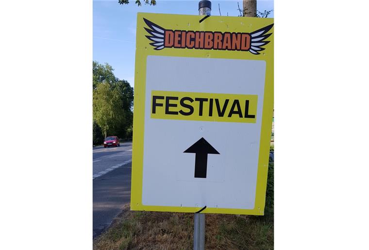 Die Polizei empfiehlt den Beschilderungen zu folgen.