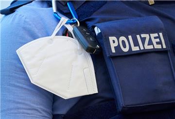 Die Polizei erhöht momentan die Kontrollen zur Einhaltung der Corona-Allgemeinverfügungen: Eine Friseurin ertappten sie auf frischer Tat.