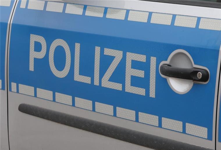 Brake: Drei Angreifer schlagen BMW-Fahrer ins Gesicht Die Polizei ermittelt gegen drei Unbekannte.