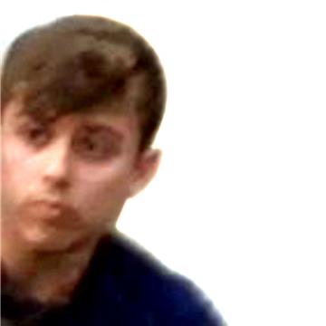 Die Polizei fahndet nach diesem Mann. Er soll in der Nelly-Sachs-Straße einen Einbruch begangen haben.