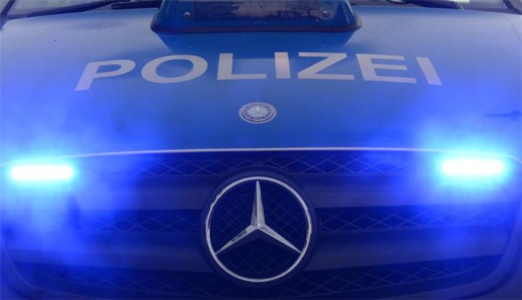 Vermummter Mann überfällt Kiosk in Lehe Die Polizei fahndet nach einem Räuber. Er soll einen Kiosk in Lehe überfallen haben.