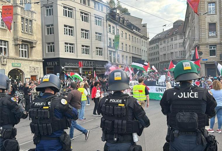 Anti-Israel-Demos in Basel vor dem Eurovision-Finale Die Polizei ging zunächst von 300 Teilnehmenden aus.