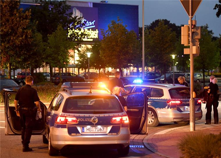 Innensenator Mäurer: Evakuierung des Weserparks war alternativlos Die Polizei hat am Mittwochabend das Einkaufszentrum Weserpark evakuiert.