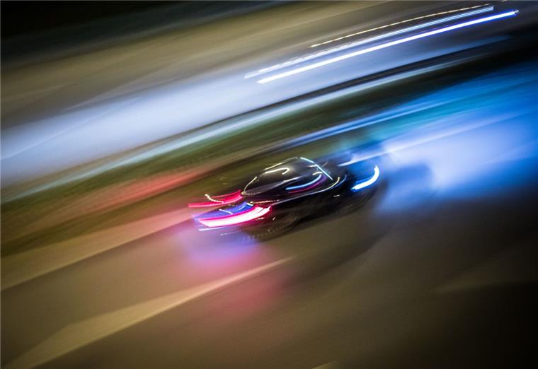 Polizei stoppt womöglich illegales Autorennen kurz vor Startschuss Die Polizei hat am Wochenende ein mögliches illegales Autorennen in Bremen verhindert. Rund 50 Fahrzeuge hatten sich schon versammelt.
