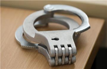 Die Polizei hat einen Kapitän festgenommen, nachdem ein Steuermann tot an Bord eines Binnenschiffes in Dörverden entdeckt wurde.