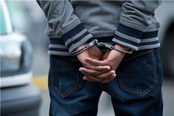 Die Polizei hat im Cuxland vier Verdächtige in mehreren Raubfällen festgenommen.
