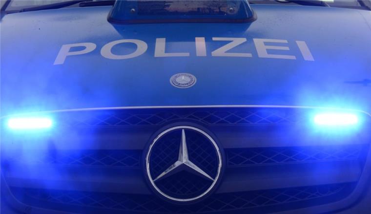 Bremen: Polizei findet tote Eltern in Wohnung mit drei Kindern Die Polizei hat in Bremen die Eltern von drei kleinen Kindern tot in ihrer Wohnung gefunden