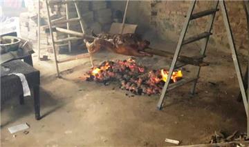 Die Polizei hat in Bremerhaven einen Mann erwischt, der in einem unbewohnten Haus ein Schaf grillen wollte. 