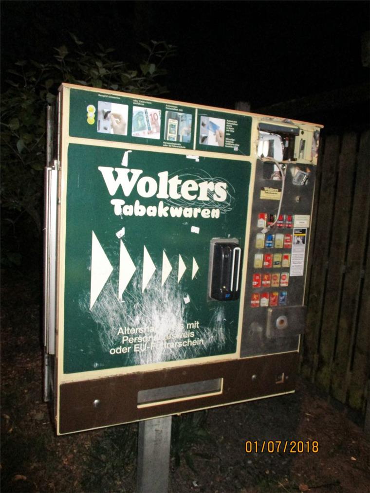 Zigarettenautomat in Bremerhaven-Grünhöfe aufgebrochen Die Polizei hat in der Nacht zu Montag einen Einsatz in Grünhöfe. Dort wurde ein Zigarettenautomat aufgebrochen.