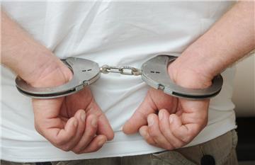 Die Polizei hat in Lehe einen Mann festgenommen, der eine Schusswaffe im Hosenbund trug.