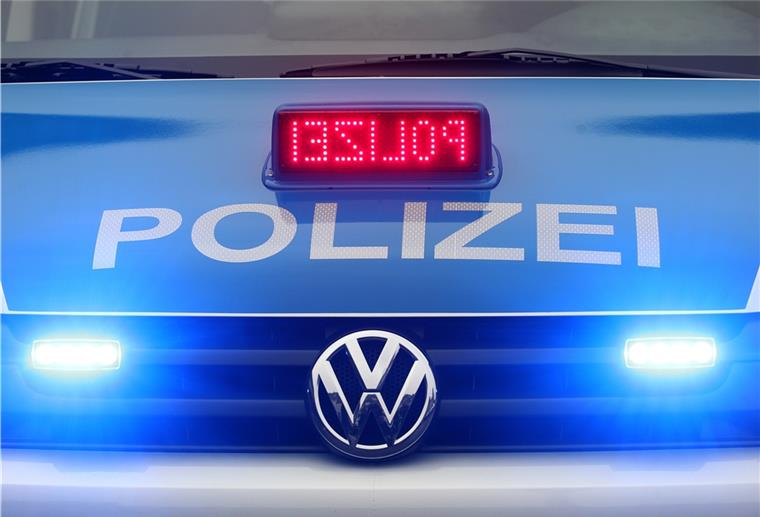 Bremen: Männer mit Messern lösen Polizeieinsätze aus Die Polizei in Bremen hat am Wochenende zwei Männer mit Messern überwältigt.