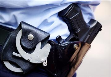 Die Polizei in Bremerhaven hat drei Tatverdächtige ermittelt, die im Verdacht stehen, die gefährlichen Zusätze in E-Zigaretten und E-Shishas verkauft zu haben.
