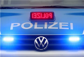 Die Polizei in Bremerhaven hat in Lehe zwei Männer verfolgt, die verdächtigt werden, einen Altkleidercontainer aufgebrochen zu haben.