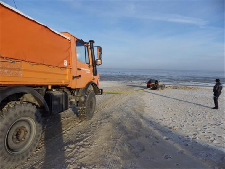 Cuxhaven-Duhnen: Abenteuer am Meer endet in Anzeige Die Polizei in Cuxhaven staunte nicht schlecht, als sie am Sonntag zu einem Einsatz nach Duhnen gerufen wurde.