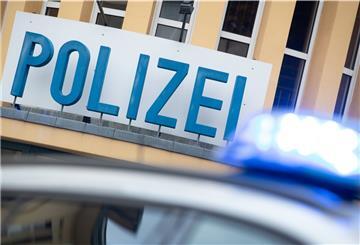 Die Polizei in Hannover hat einen Straftäter vor die Tür gesetzt. Der Mann hatte versucht, sich zu stellen.