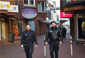 Die Polizei-Inspektion Delmenhorst/Oldenburg-Land/Wesermarsch zeigt auch in Nordenham verstärkte Präsenz. Die Beamten achten auf die Einhaltung der Beschränkungen im öffentlichen Leben.