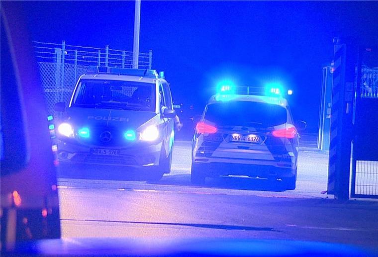 Bremerhaven: Betrunkener baut Unfall ohne Führerschein Die Polizei konnte den beschädigten Wagen des Unfallverursachers sicherstellen.