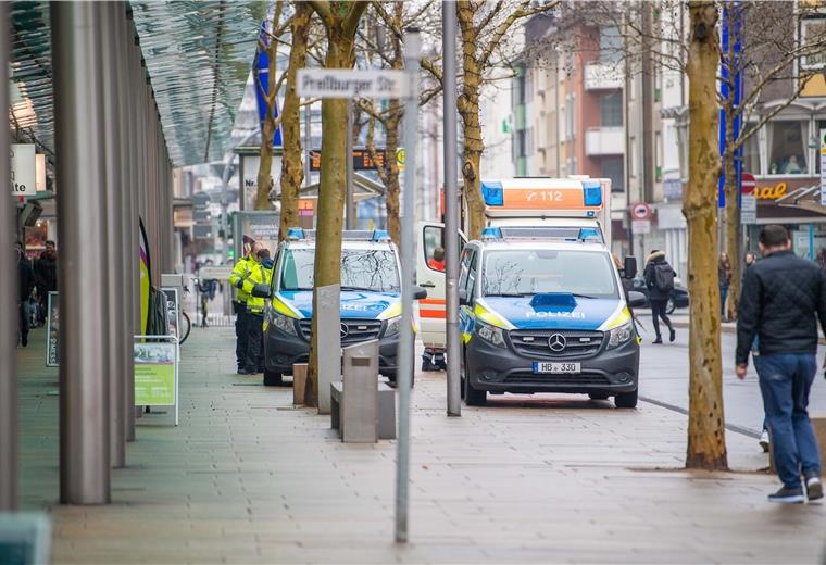 Die Polizei kontrolliert, ob die Corona-Schutzmaßnahmen eingehalten werden. Das ist leider nicht immer der Fall.