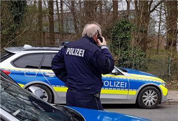Die Polizei musste am Dienstag in Cuxhaven anrücken, weil ein Rentner offenbar Gas und Bremse in seinem Fahrzeug verwechselt hat. (Symbolbild)