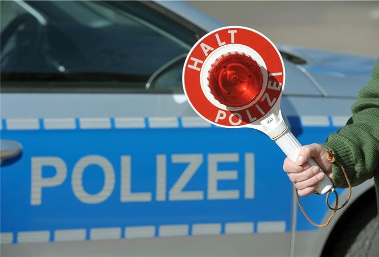 Lehe: Frau übt Autofahren - ohne Führerschein Die Polizei musste eine verbotene Fahrstunde abbrechen.