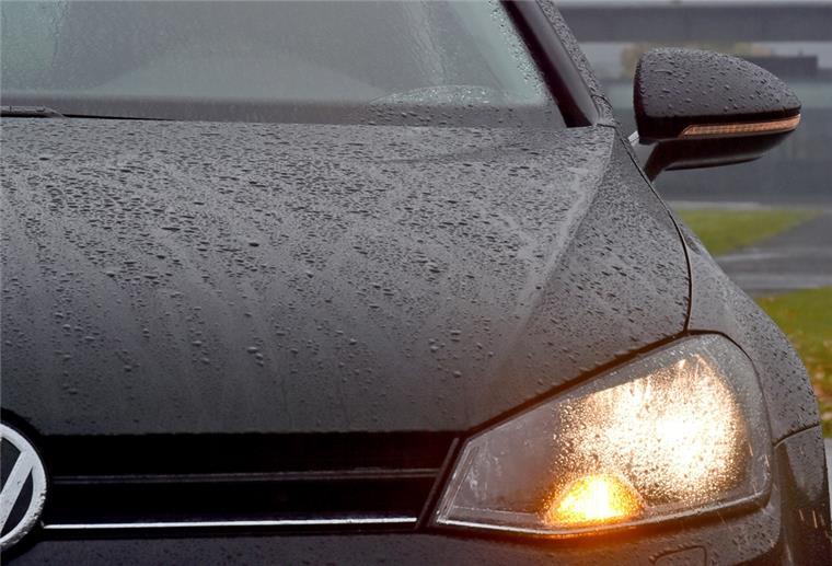 Oldenburg: Zahlreiche Verstöße bei Auto-Treffen Die Polizei musste in Oldenburg Platzverweise aussprechen.