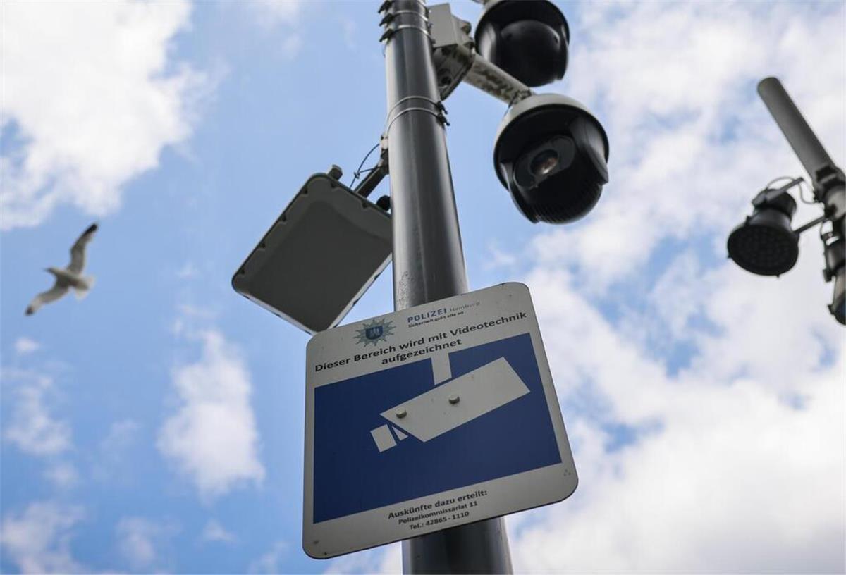 Polizei überwacht Maritime Tage per Video Die Polizei rechnet damit, dass auf Großveranstaltungen wie den Maritimen Tagen eher Straftaten begangen werden und überwacht per Video.